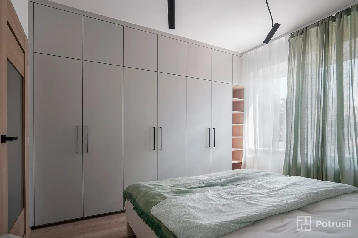 Šatní skříň na míru Potrusil z Prahy 5