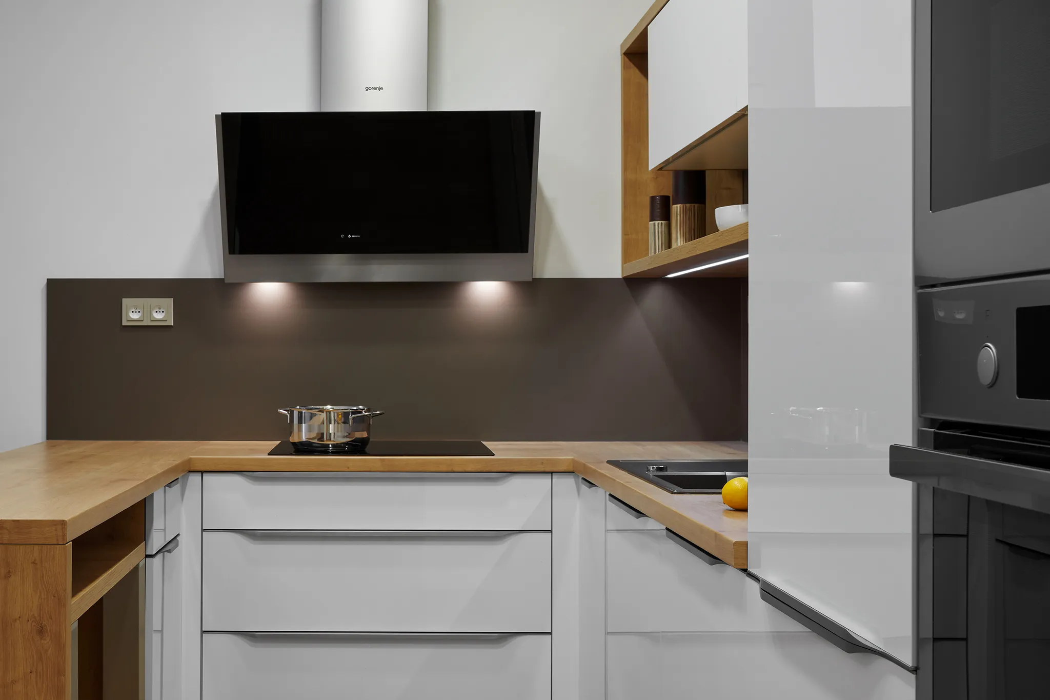 Moderní kuchyně z kuchyňského studia v Brně RUKE