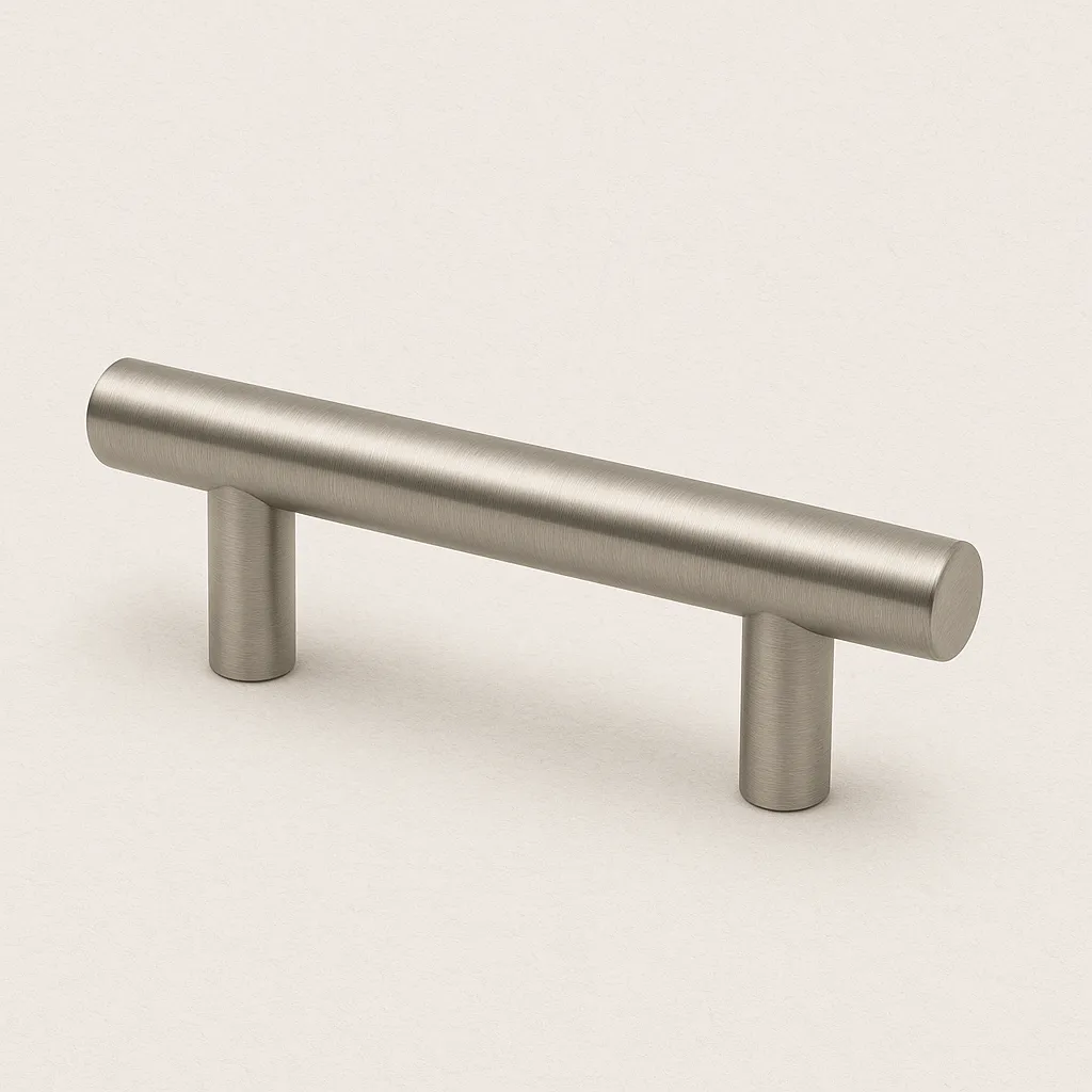 Tyčová nerezová úchytka v broušeném provedení – ideální pro moderní i klasické kuchyně.